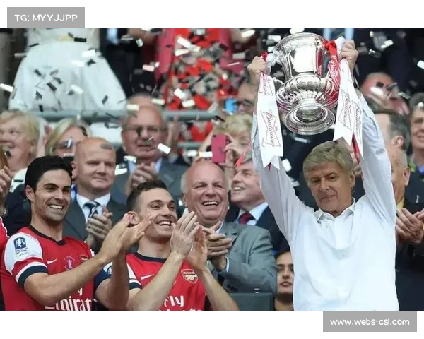 阿森纳球迷看台挂巨型TIFO致敬温格，赛前掌声雷动